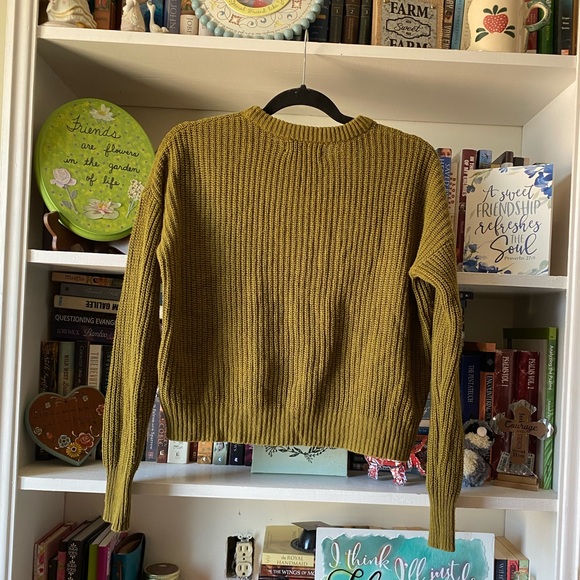 Urban Outfitters | Cropped Ribbed Army Green Pullover Sweater - Picture 10 of 10